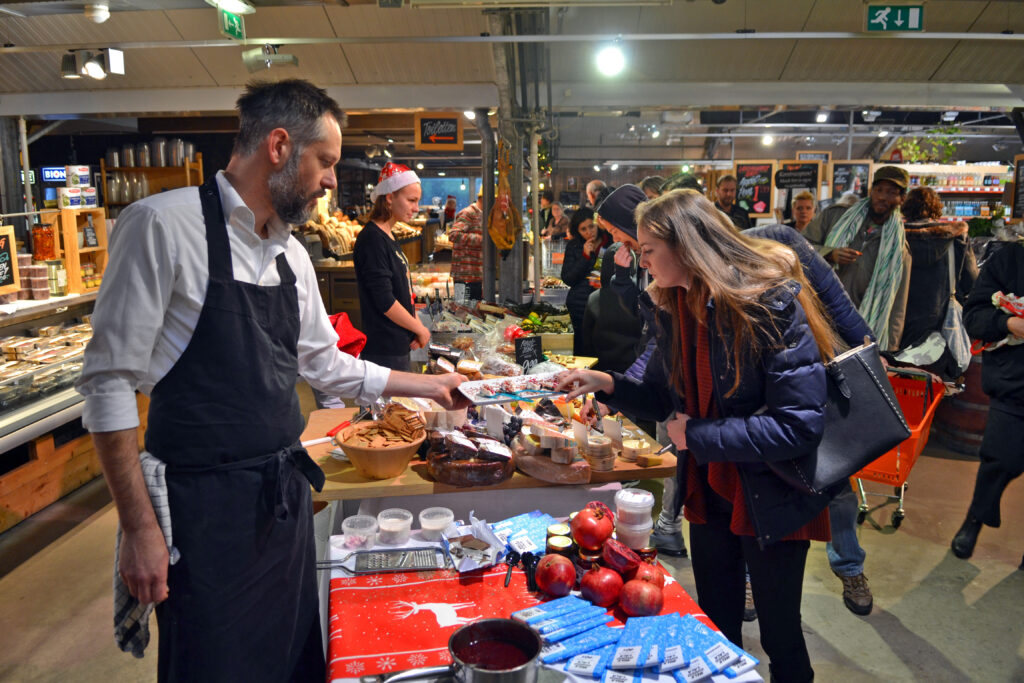 kerstmarkt amsterdam noord met proeverij bij landmarkt